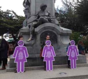 Jóvenes de la Umag hacen intervención urbana contra la violencia hacia la mujer