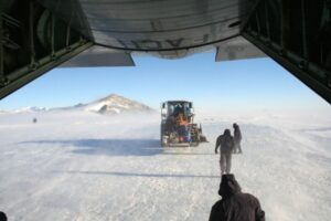 Vientos y bajas temperaturas recibieron a dotación conjunta antártica 2014