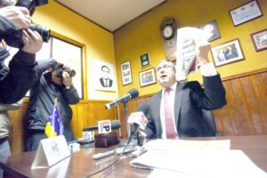 Informe de la PDI señala que firma para arriendo de sede del senador Carlos Bianchi es falsa