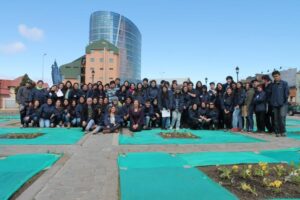 Estudiantes ayudaron a recuperar Plaza Fundacional en Punta Arenas