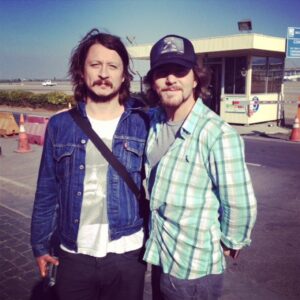 Periodista magallánico asume dirección de radio Rock & Pop en Santiago