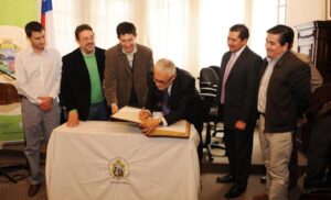 Doctor en Teología Lucas Márquez fue distinguido como Visita Ilustre