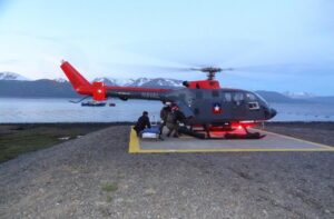 Armada evacuó vía aérea a tripulante de lancha herido por corte