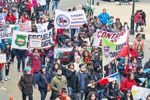 Profesores volvieron a marchar y mantienen paro indefinido