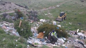 Realizan operativo de limpieza de microbasural en sector de la Población Aves Australes