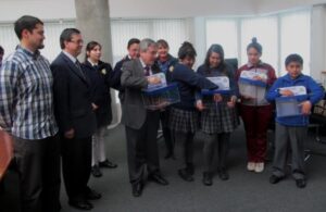 Cuatro escuelas de Puerto Natales tendrán contenedores para reunir pilas en desuso