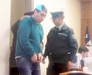 Agredido con cuchillo fue enviado a la  cárcel por intentar estrangular a su pareja
