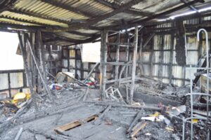 Fuego destruyó casa de familiares  de niño fallecido en volcamiento
