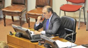 Impresentable: 2 senadores con juicios por mal uso de asignaciones parlamentarias integran comisión ad-hoc