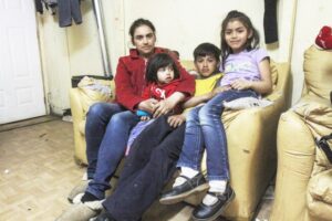 La dura realidad de una madre y tres hijos en tiempo de Navidad