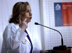 Ministra de Salud asegura que en clínicas 