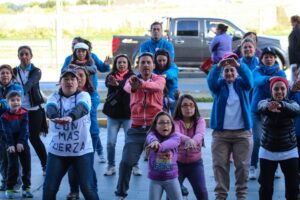 Al ritmo de la zumba continuó ayer el paro de los trabajadores del Lider