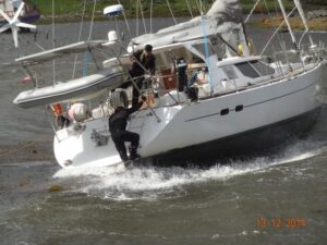 Fuerte temporal de viento hizo pasar un gran susto a tripulantes de yate suizo