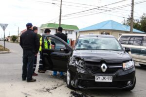 Conductor sufrió el choque de su vehículo recién comprado para trabajarlo de taxi