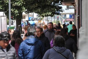 Frenéticas compras del fin de semana previo a Navidad