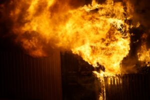 Voraz incendio destruyó una vivienda en Puerto Natales