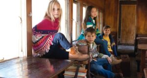 Marca de ropa de niños y niñas pide modelos rubios y de piel blanca, Municipio de Puerto Varas presentará querella por discriminación
