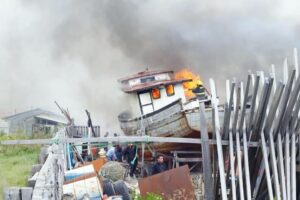 Asado familiar en Puerto Natales terminó en incendio de galpón y lancha