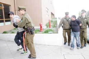 Detenido tras intentar atropellar a motoristas de Carabineros