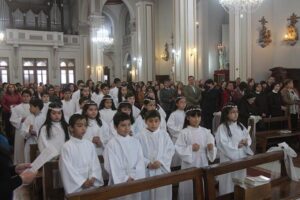 Con primeras comuniones y procesión se conmemoró Día de la Inmaculada Concepción