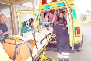 Estable dentro de  su gravedad se  mantiene niña  pateada por caballo