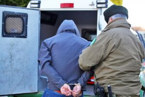 Mujer embarazada que agredió a su pareja con un cuchillo dijo que fue en defensa propia