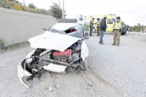 Conductor ebrio volcó  su vehículo y resultó lesionado