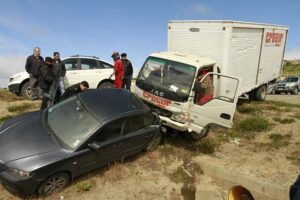 Un hombre resultó herido de gravedad luego que su vehículo fuera impactado por un camión
