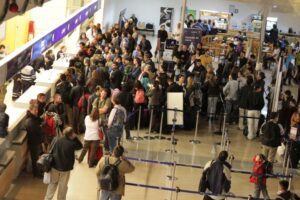 Recomendaciones para quienes viajen en bus o en avión durante las vacaciones de verano