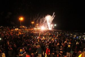 Miles de personas esperaron la llegada del nuevo año en la Costanera del Estrecho de Magallanes