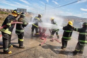 Jóvenes cadetes de “Bomba Alemana” fueron despedidos con “baño de agua”