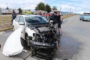 Por no respetar señal Pare, conductor argentino protagonizó violento accidente