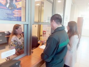 Se querellan por agresión e injurias contra funcionarios