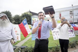 Pastor Soto insultó a diputado Gabriel Boric
