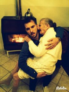 El mensaje de un nieto a su abuela con Alzheimer que conmueve en las redes sociales