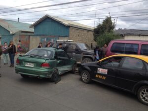 Tres vehículos involucrados en fuerte colisión