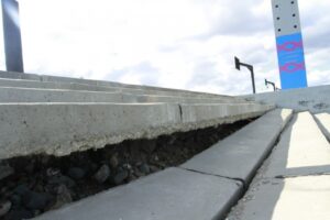 Considerable deterioro de escalones en canchas de costanera