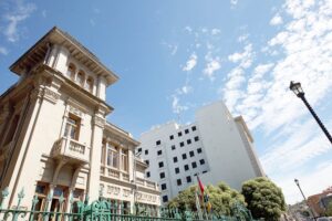 Denuncia de ola de despidos de funcionarios municipales genera quiebre en Nueva Mayoría