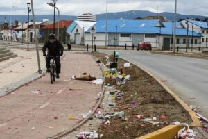 La basura que dejó celebración en la costanera debe llevar al alcalde a tomar otras medidas