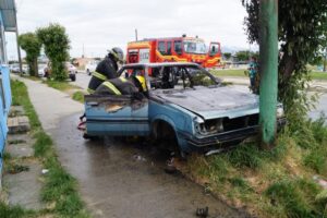 Auto estacionado en la vía pública terminó incendiado en Puerto Natales