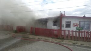 Funcionario de la Armada y su grupo familiar resultaron damnificados en incendio