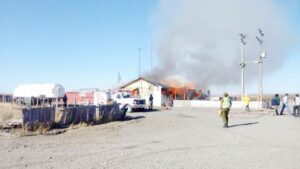Incendio redujo a cenizas  restaurante en Cerro Sombrero