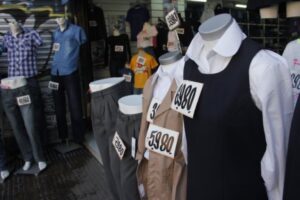 Estudio del SERNAC reveló diferencias de hasta $33.000 en uniformes escolares