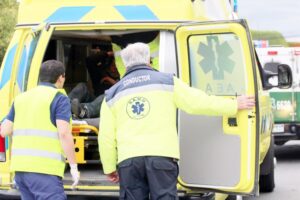 Jóvenes lesionados tras sufrir agresión en la vía pública