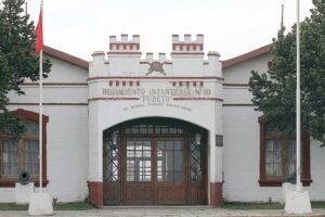 Gobierno reconoce gestiones para recuperar terrenos de Regimiento Pudeto