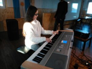 Joven pianista Pilar Delgado deslumbra con su talento en territorio antártico