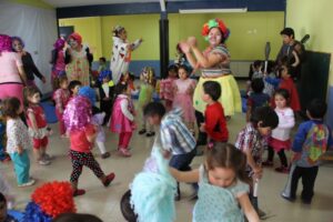Niñas y niños del jardín de verano de Punta Arenas cerraron con fiesta la “semana del circo”
