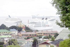 Más de cuatro mil turistas llegaron ayer a Punta Arenas en la mayor recalada de la temporada