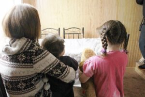 Joven madre de cuatro hijos atraviesa  duro drama económico
