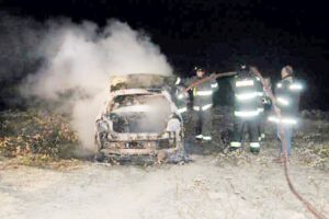 Encuentran especies de auto robado en un domicilio